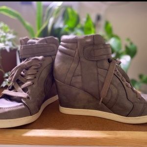 Candies wedge size 9.5